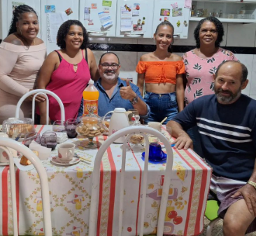 Aquele Café com bolo entre amigos.